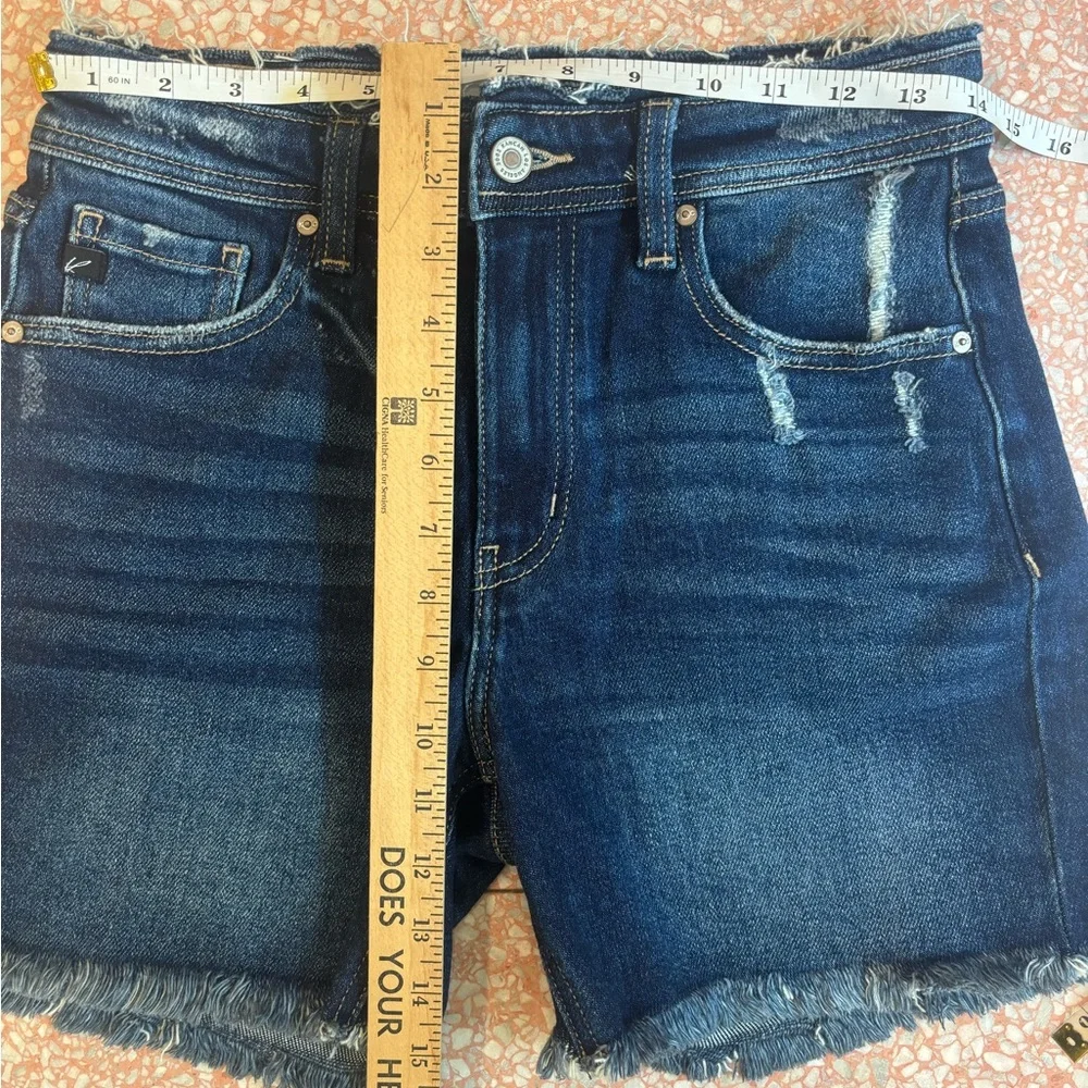 KanCan Hi-Rise Estilo Denim Jean Shorts Womens Medium Dark Wash Raw Hem